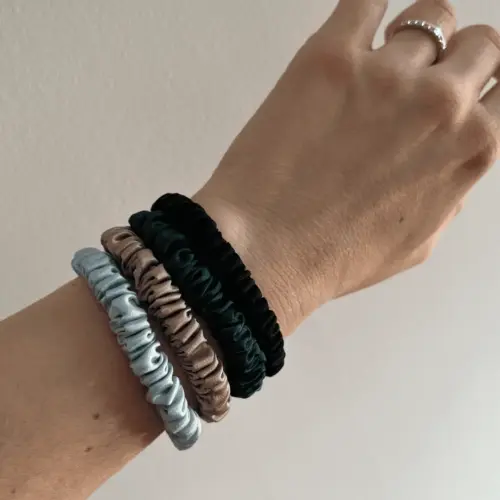 iskriva ozka svilena elastika