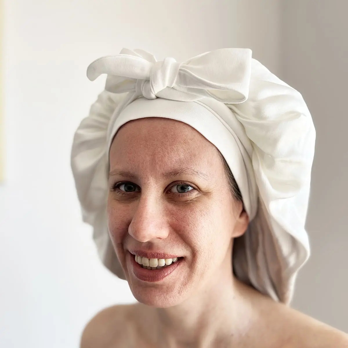 svilena kapa bonnet iskriva svilena kapa bonnet